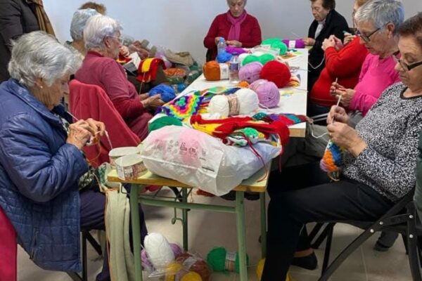banderines y árbol de navidad